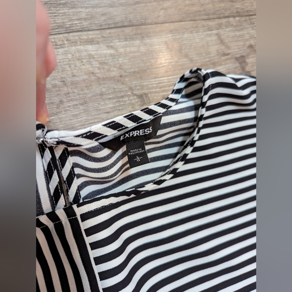 Express Large Black and White Striped Oversized Blouse Loose Fit Top Shirt - Picture 5 of 6